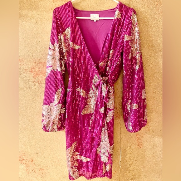 New York & Company Dresses & Skirts - Size medium sequin wrap dress pink & silver New York & Co